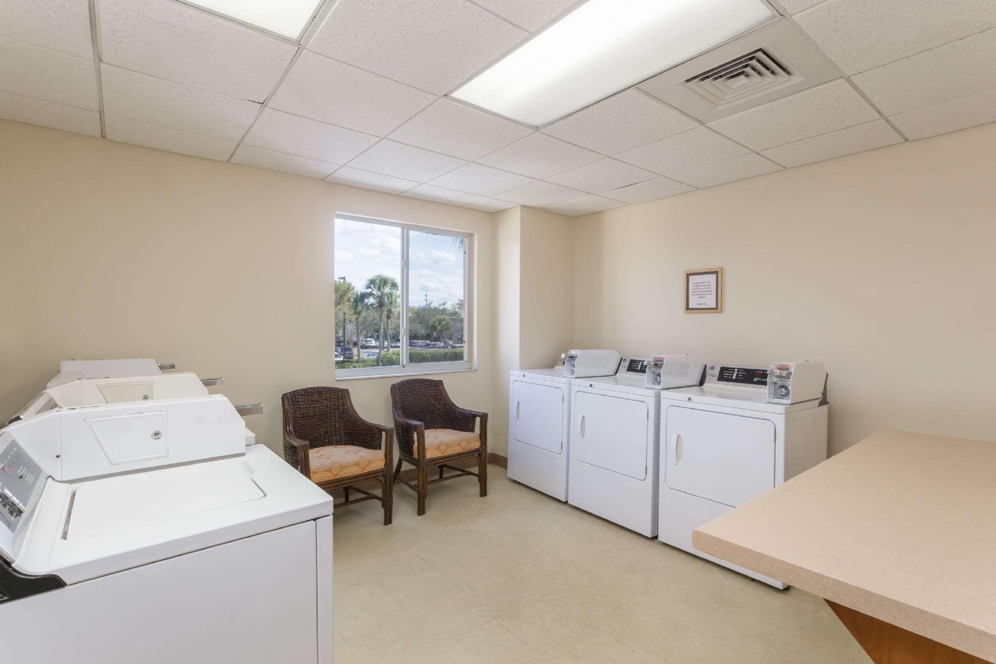 Hawthorn Extended Stay By Wyndham North Naples Kültér fotó
